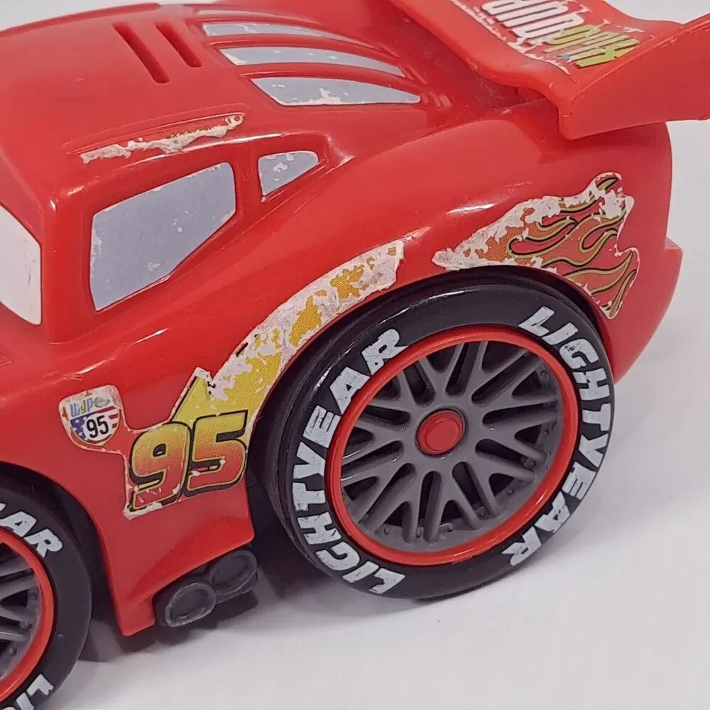 Fisher-Price Disney Pixar Cars 2 Shake 'n Go! World Grand Prix Lightning McQueen